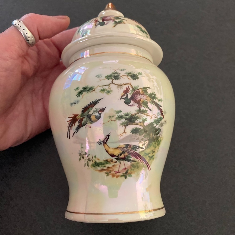 Ginger Jar Vintage SADLER England Lidded in excellent condition